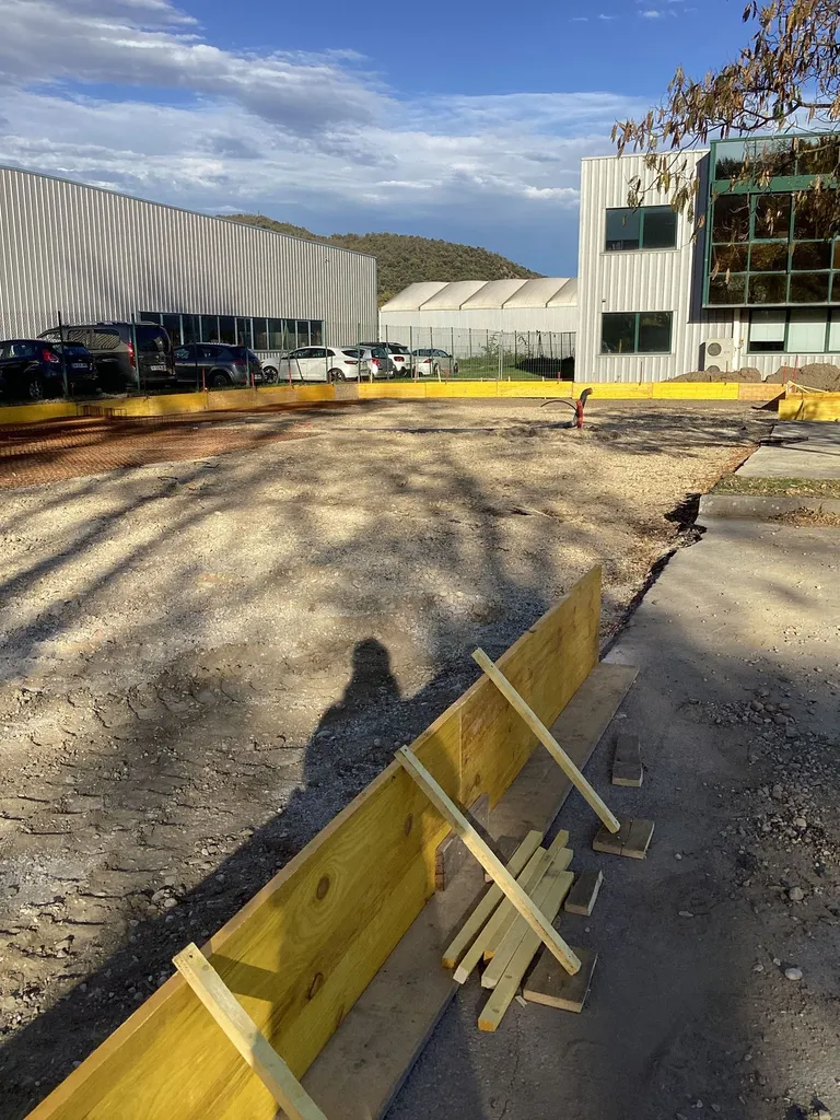 Création d’un radier et fondations spéciales pour bâtiments modulaires sur sol instable – Saint-Vallier (26)
