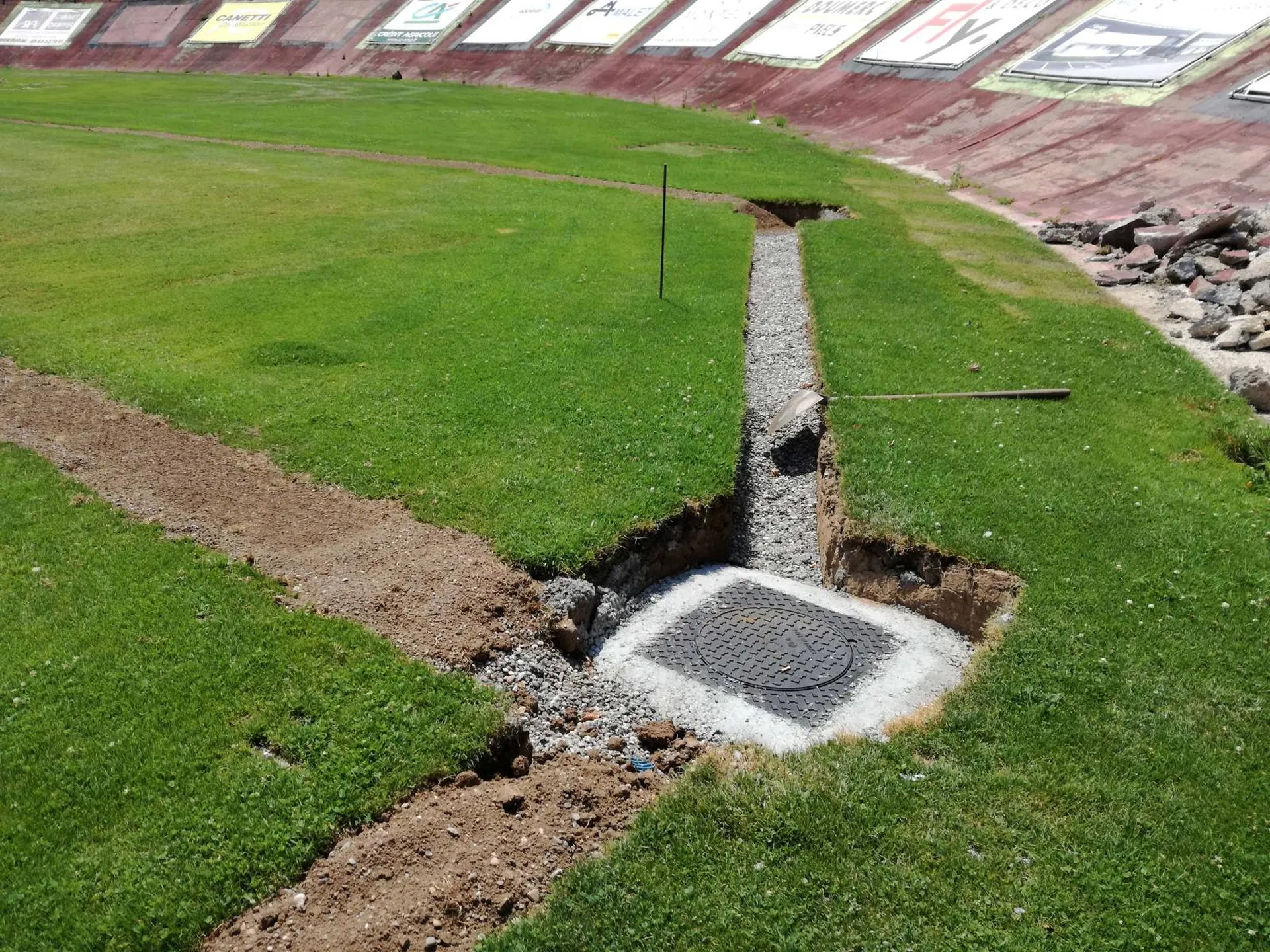 Rénovation du réseaux de drainage terrain honneur rugby enherbé Tar et Garonne