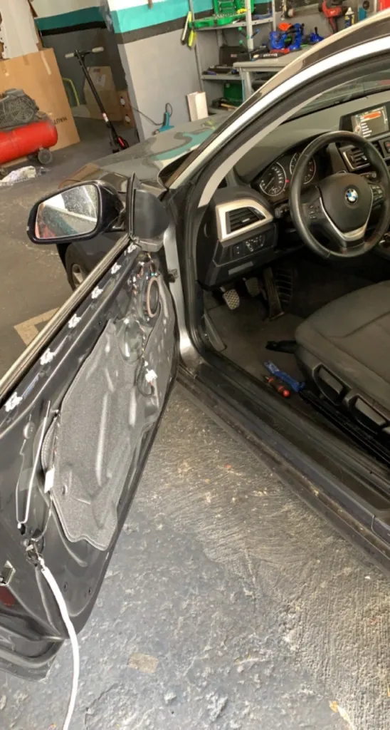 Réparation rapide de vitre sur BMW Série 1 à Marseille 13016 avec Speed Glass et franchise totalement offerte