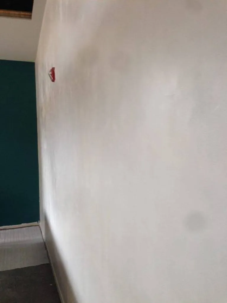 MURS EN TADELAKT-EN COURS TERRE DU MONDE A SANTA MONICA CALIFORNIE