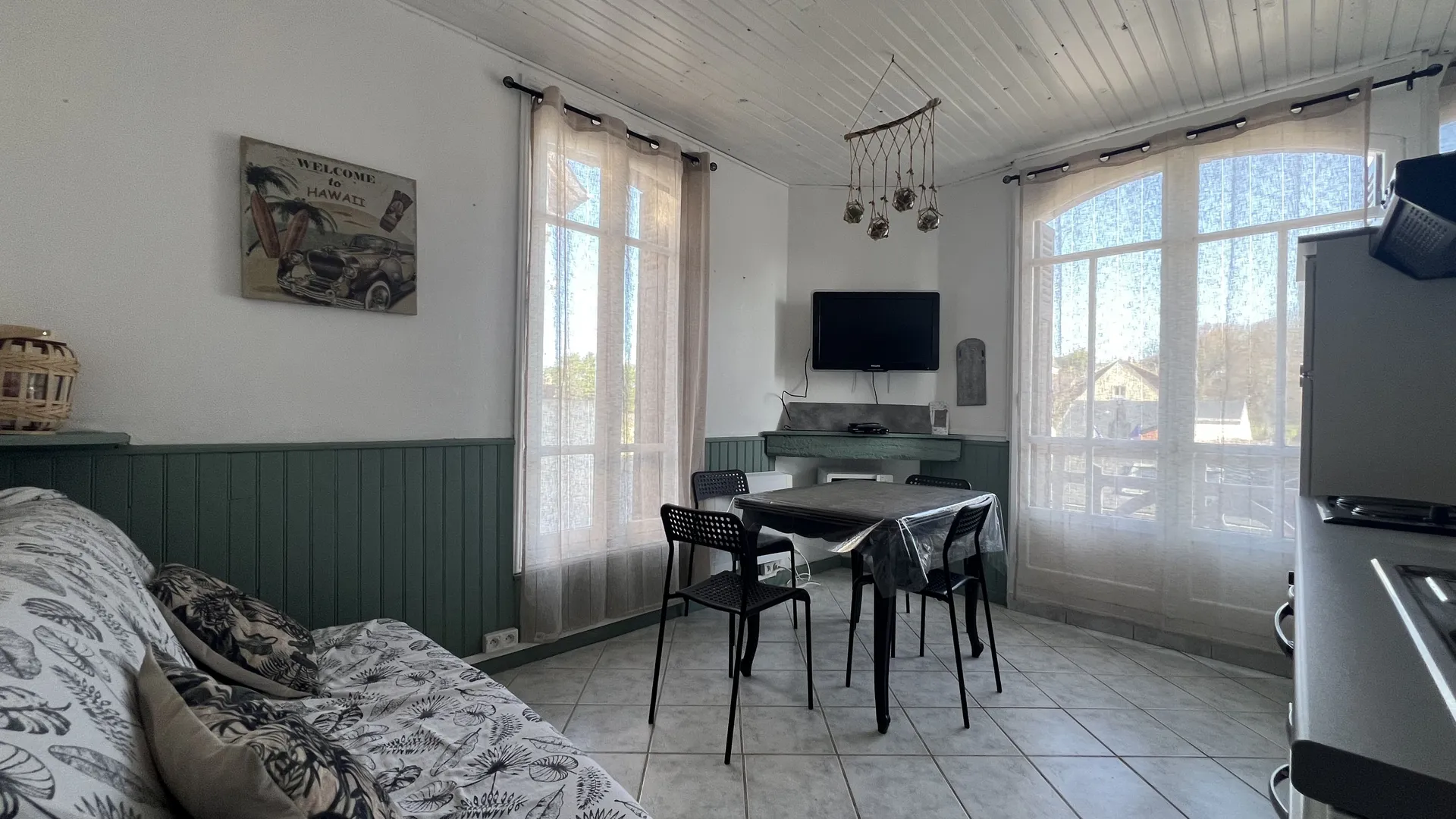 Ensemble immobilier avec 2 appartements 22m² et 13,5m² à rénover, idéal location saisonnière, à deux pas de la plage à Mesnil-Val 76910.