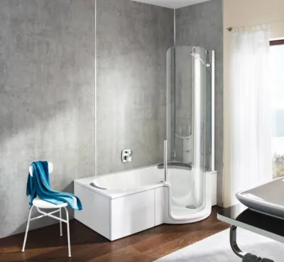 Installation baignoire à porte design et sécurisée