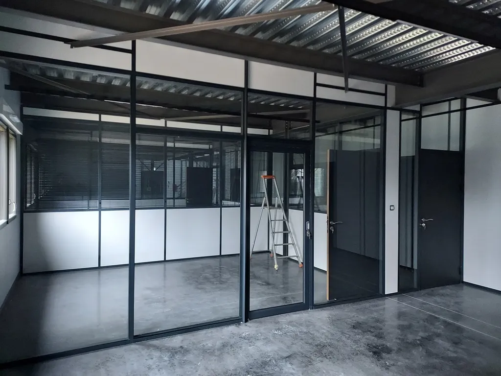 Pose de cloison chez solartec à Fareins