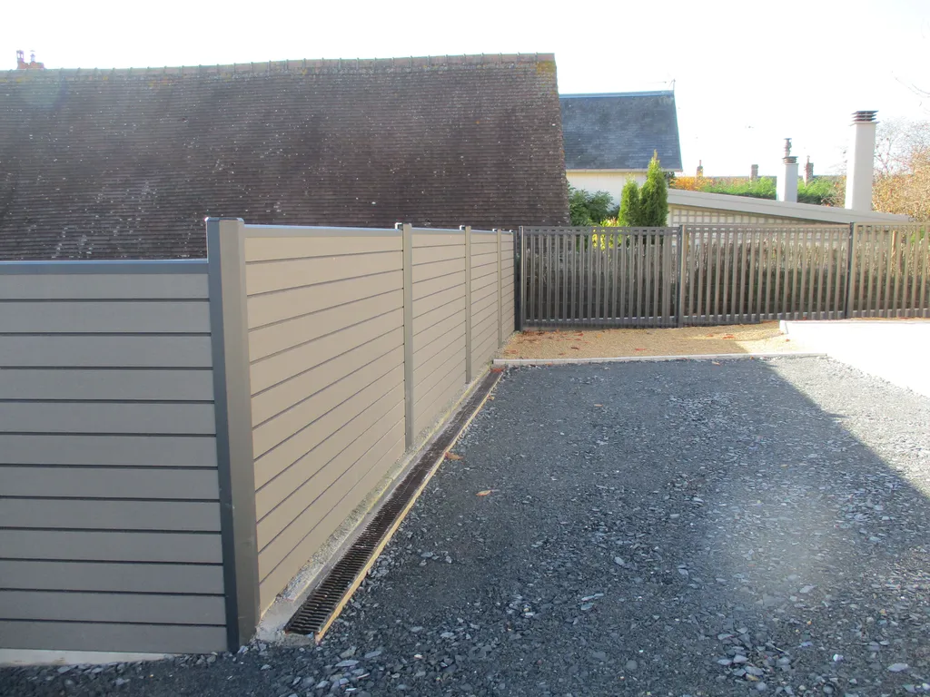Installation de Clôture en aluminium thermolaquée, Brise-vue occultants et Aménagements de limites de propriété à Deauville dans le Calvados 14 et sur la Côte Fleurie