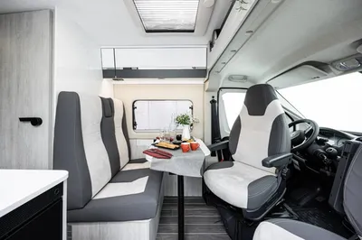 SALON / DINETTE 4 PERSONNES