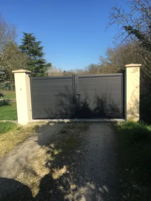 Installation d’un portail aluminium gris anthracite battant à Libourne
