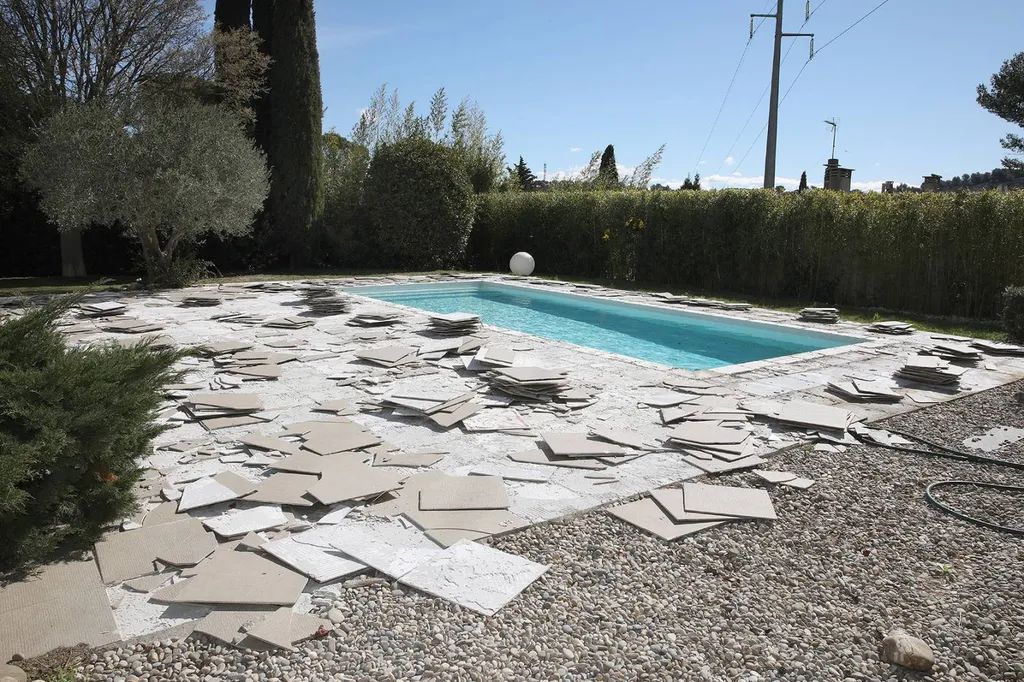 Restauration et rénovation d'une piscine en béton à Carnoux en Provence
