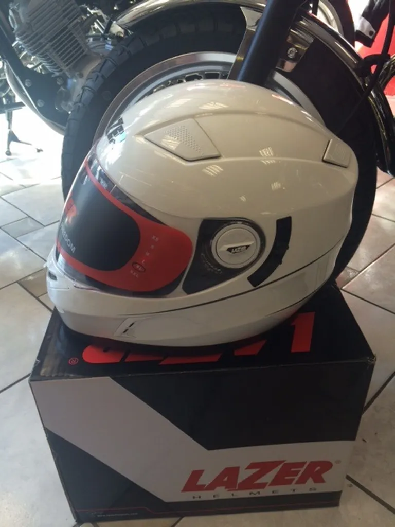 vente de casque neuf LAZER intégraux et jets scooter / moto près de Toulon Var