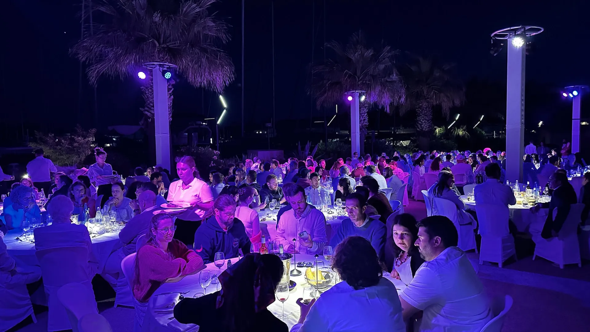 location lampe de table led pour diner à Saint tropez dans le var