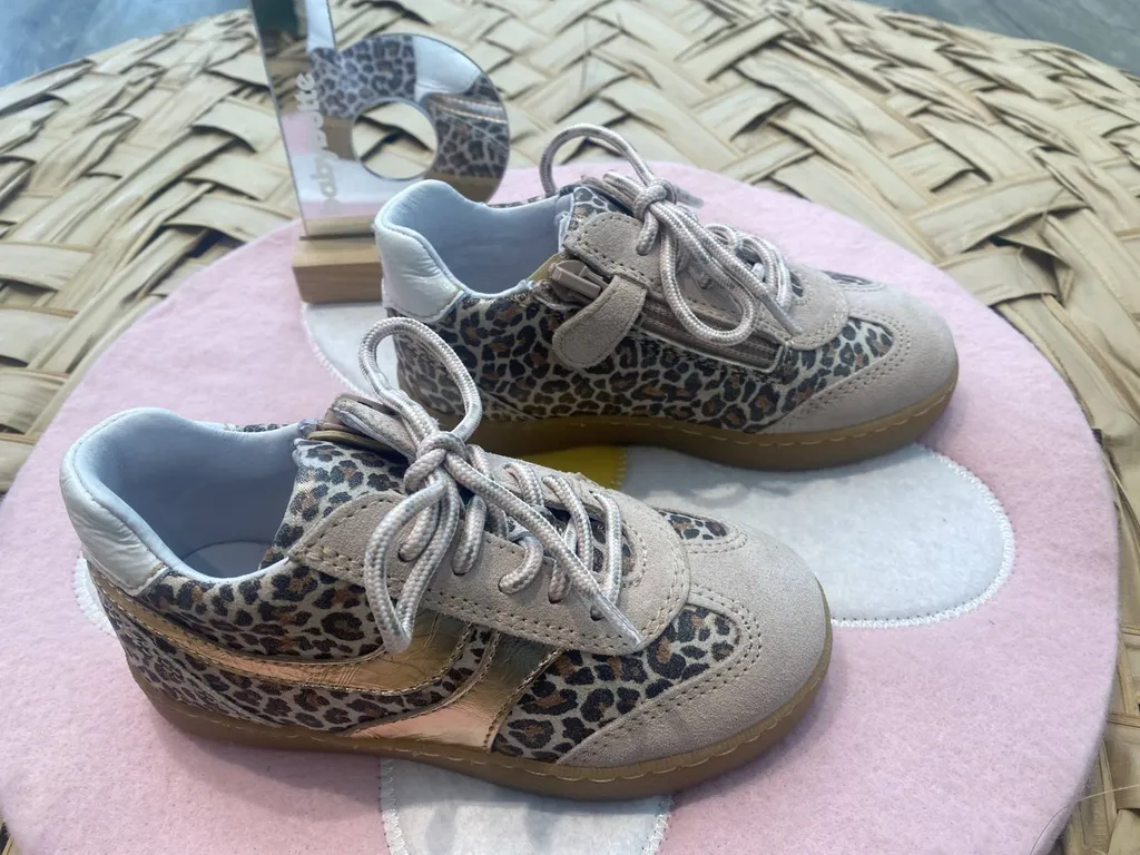 basket filles pour le printemps en cuir près de Fronsac