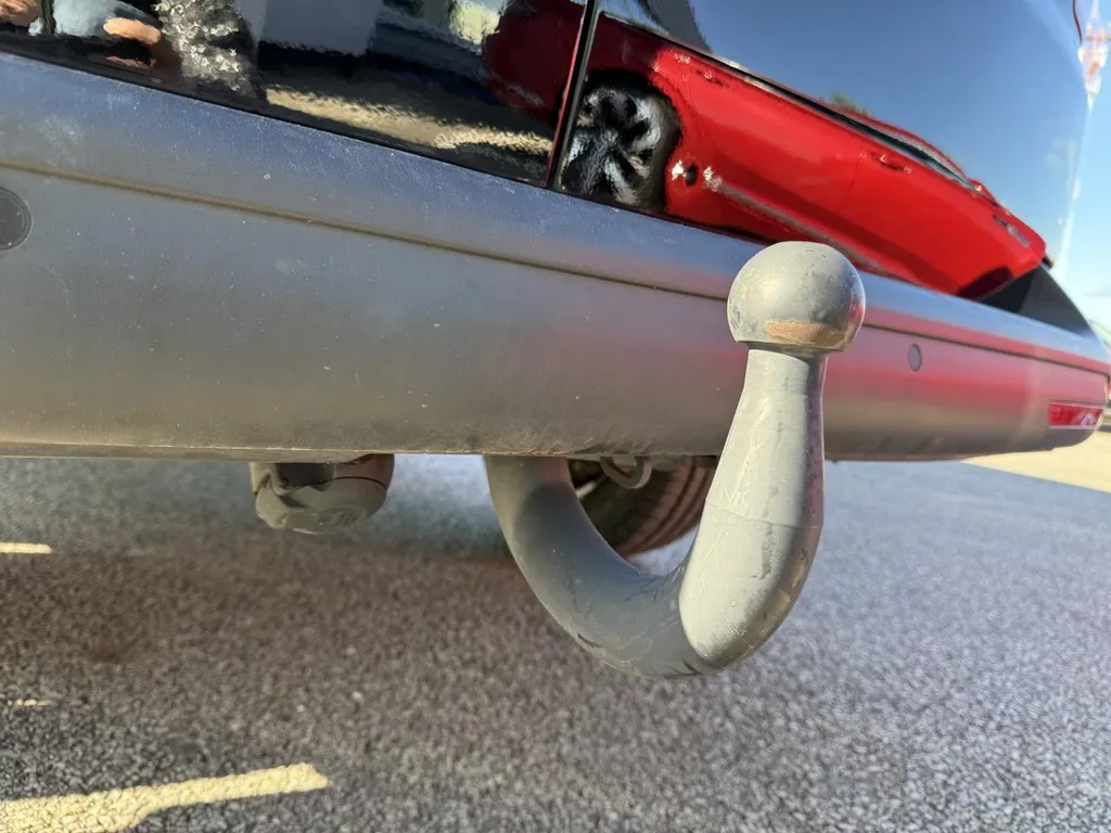 Volkswagen Transporter d'occasion au Havre : Fourgon TDI 150ch disponible chez Caudebec Automobiles, votre expert utilitaire en Normandie.