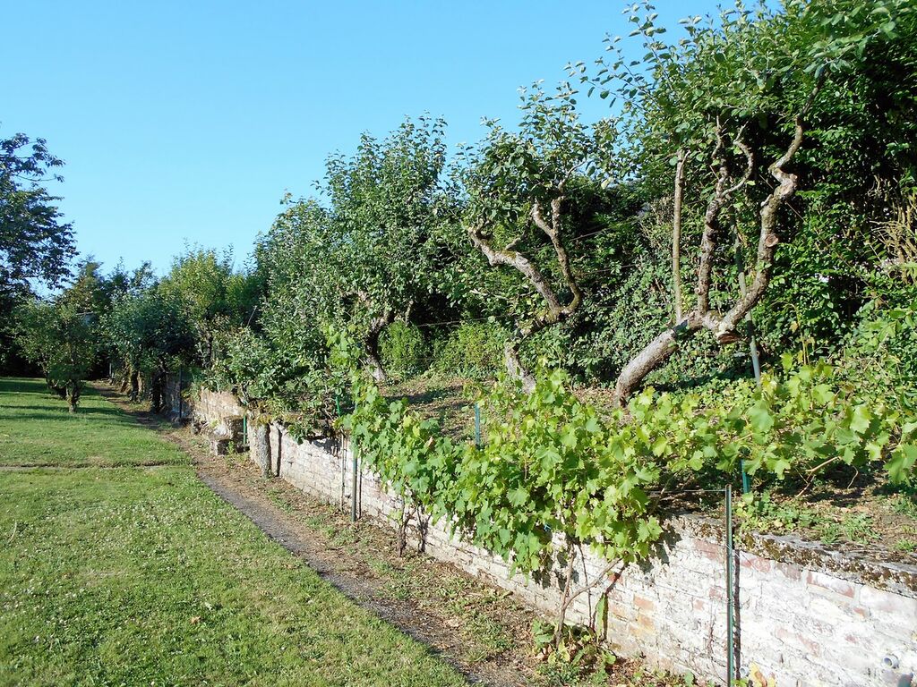 Maison de famille située à Lisieux proche du centre-ville, commerces à pied