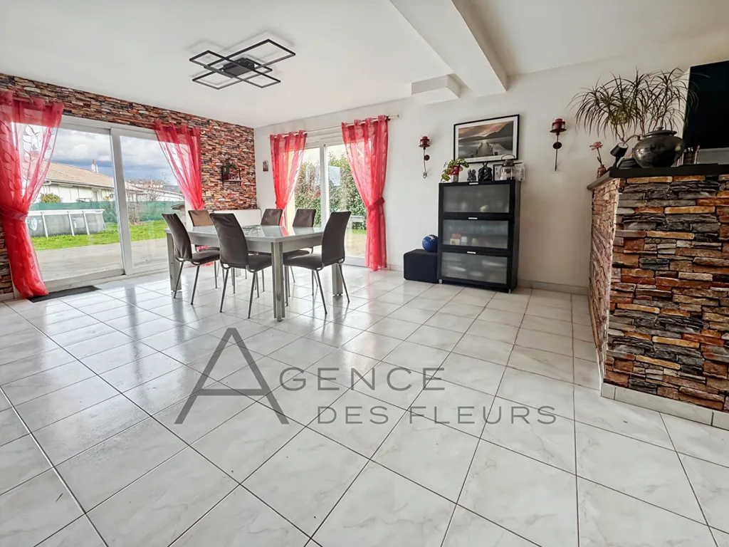 A vendre maison de 2007 de 103m² habitables édifiée sur 800m² de terrain sur la commune de Caudebec-les-Elbeuf