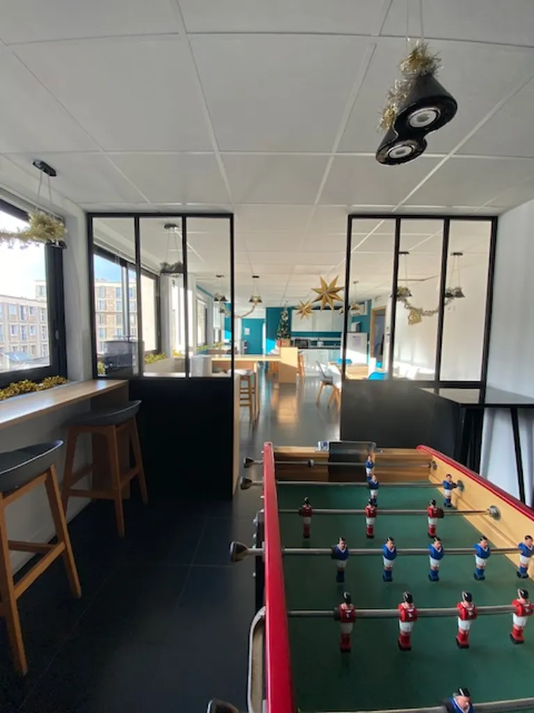 LE HAVRE - A LOUER dans un immeuble de BUREAUX de 512 m2 divisibles à partir de 183m2 avec parkings privatifs, idéalement placé en centre-ville