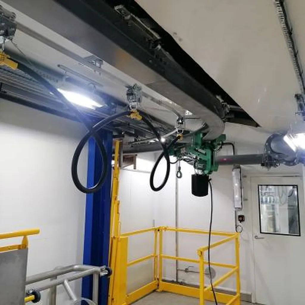 Palan pneumatique à chaîne hauteur perdue réduite monorail courbe à Chambéry en Savoie
