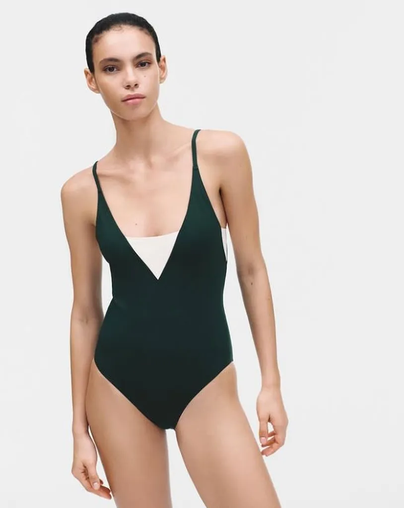 Les femmes sont élégantes, sûres de leur féminité en maillot Eres.