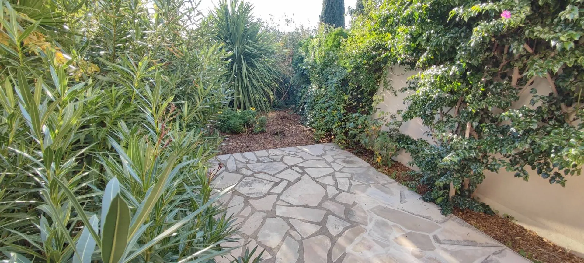 Viager occupé Cassis  en rez-de-jardin avec parking privatif dans résidence de standing