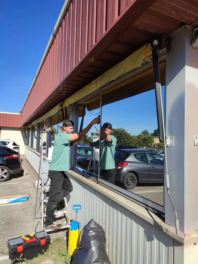 Installation de films anti-UV pour vitrages à Salon-de-Provence : réduction de chaleur et protection du mobilier intérieur