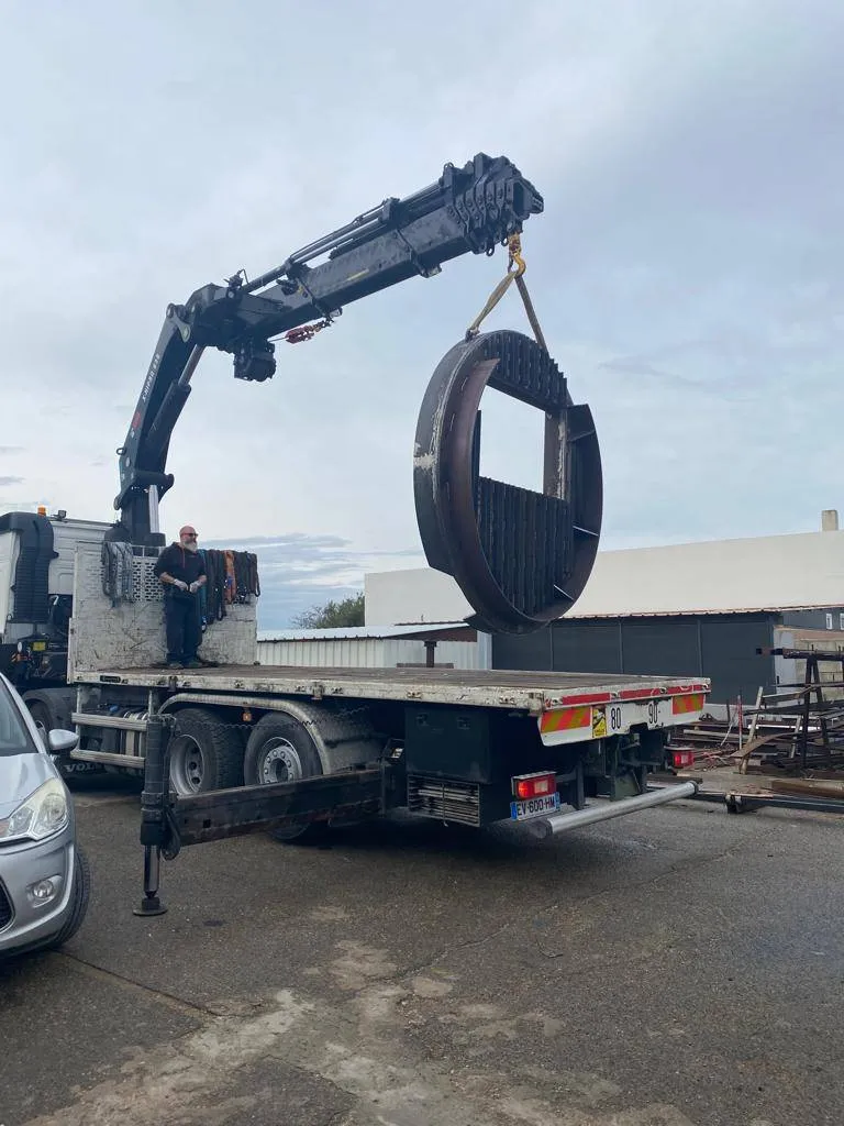 Fabrication et pose d'une porte bouclier en acier et tôles Hardox pour un client de Fos sur Mer