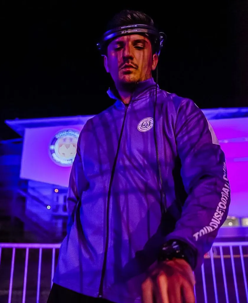 DJ a titré pour le club du Toulouse football club (TFC) à Toulouse