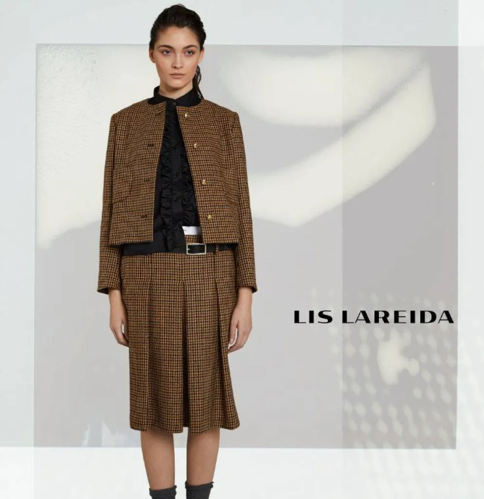 Lis Lareida une collection intemporelle pour les femmes qui aiment le style épuré et un look pointu.