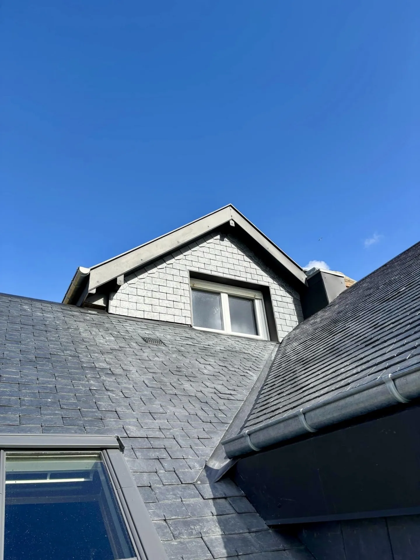 essentage et couverture d'une partie d'une maison en ardoise avec isolant ACTIS à Fécamp, près d'Etretat en Seine-Maritime 76