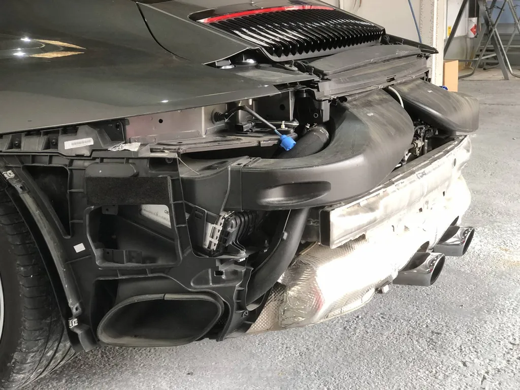 Réparation du Pare choc Arrière Porsche 991 Carrera 4S  à Carnoux en provence