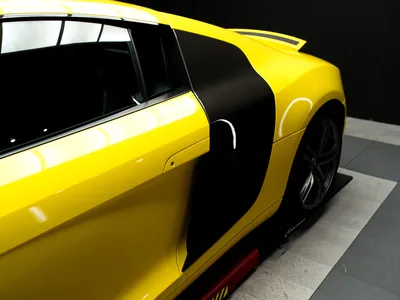 Pose professionnelle de film 3M Bright Yellow sur Audi R8