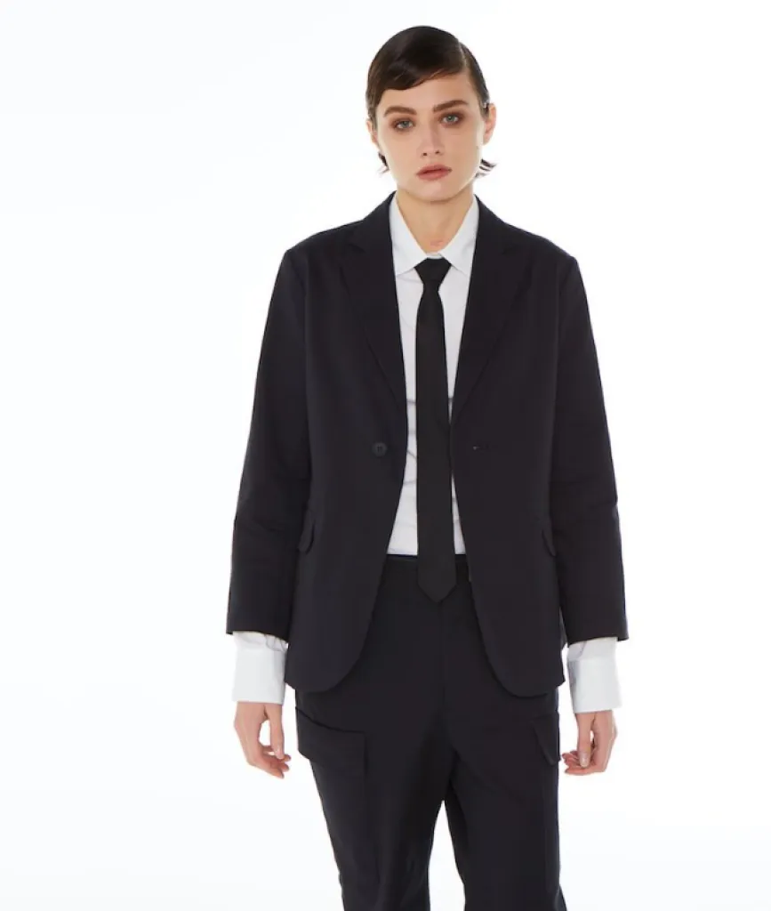 Lis Lareida une collection printemps-été 2020 intemporelle que Sacha vous propose dans son concept store.