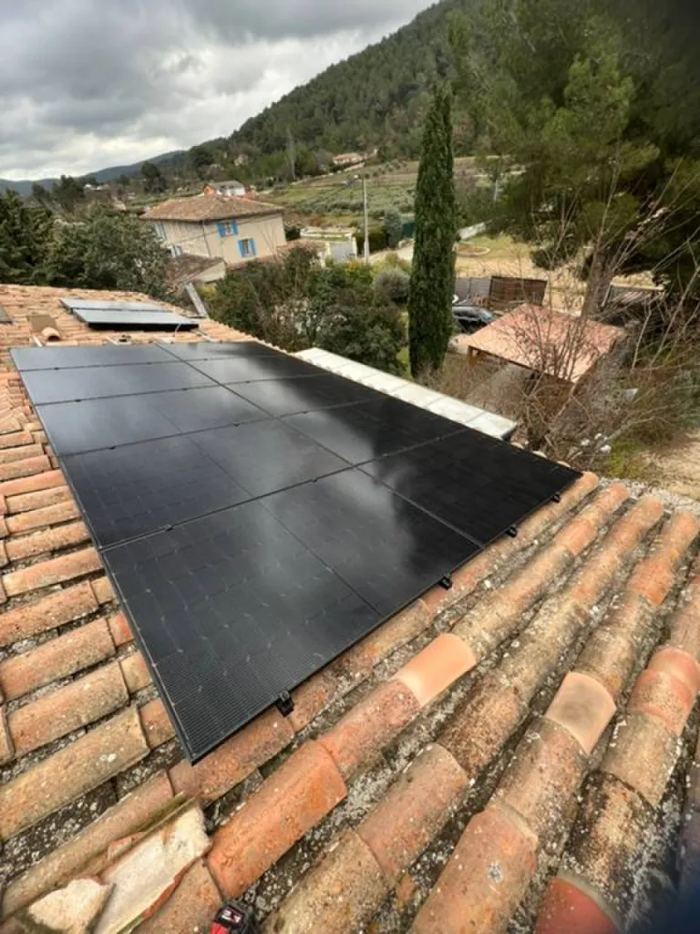 Devis gratuit pour votre projet de panneaux photovoltaïques à partir de 11 990 à Auriol, Aubagne ou La Ciotat
