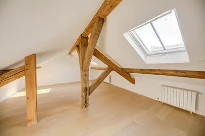 A louer appartement d'exception dans un hôtel particulier en centre-ville de Saint Germain en Laye, 4 chambres, parking, bus lycée international.