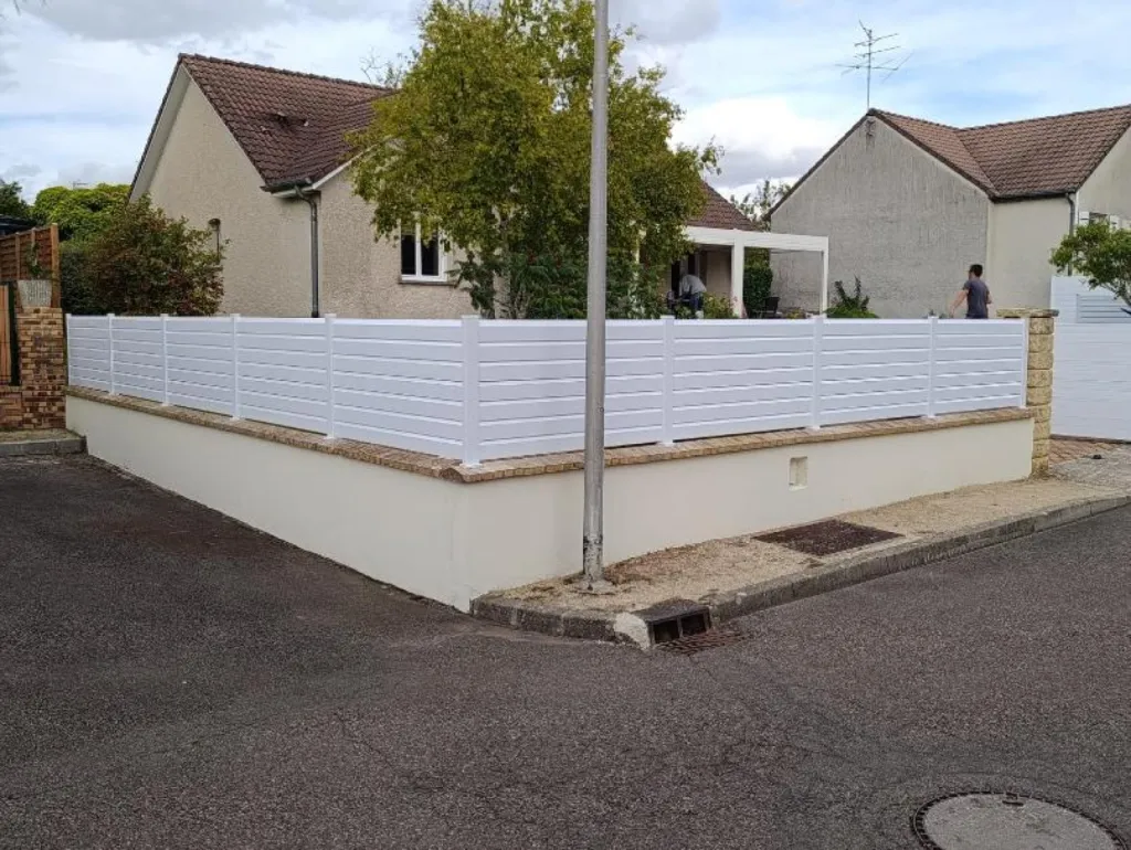 Pose de clôtures aluminium thermolaquées modèles Pannecière et Yate à Quetigny