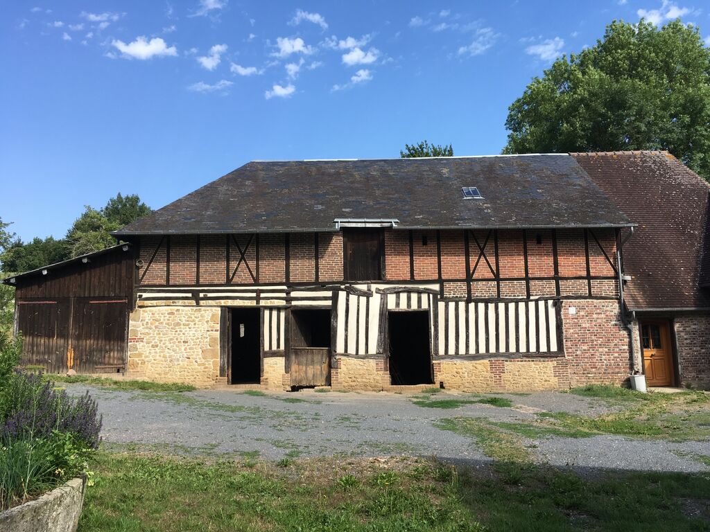 Recherche un ensemble normand, proche de Livarot, Calvados 14