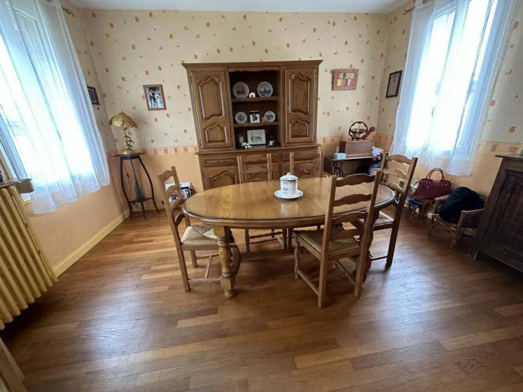 A vendre belle MAISON BOURGEOISE de 165 m² habitables édifiée sur 645 m² de terrain