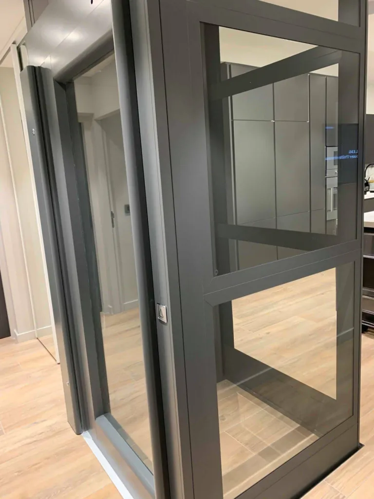 Installation d'un élévateur vertical électrique Barduva SB200 dans un duplex à Marseille, Bouches du Rhône