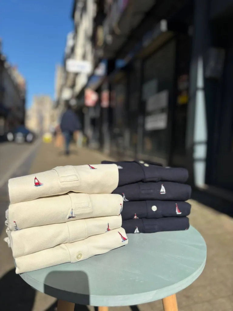 Polo nautique brodé GANT : une touche d'élégance maritime disponible chez La Suite by Urban Chic