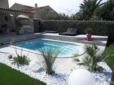 Constructeur, spécialiste de piscines coque sur mesure à fond plat à Biganos et ces alentour en Gironde