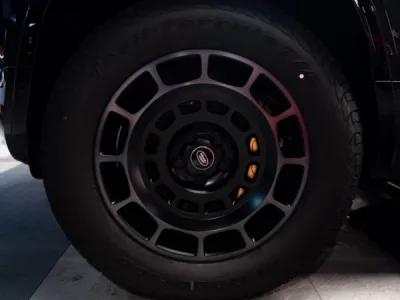 Une prestation réalisée dans nos locaux à Elven, où chaque détail du Defender Octa a été traité avec la plus grande attention.