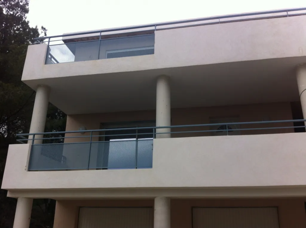 GARDE CORPS  FABRIQUES SUR MESURE ET POSES POUR  TERRASSE BALCON  A MARSEILLE 13 BOUCHES DU RHONE