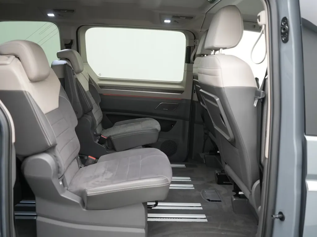 A Vendre Volkswagen T7 Multivan eHybrid 218 ch DSG 7 places /ACC /Attelage /Harmann Kardon /toit panoramique à Bordeaux