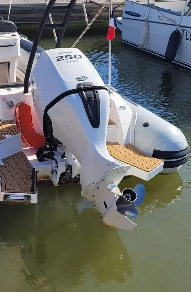 Vente d'un moteur hors-bord Honda Marine BF250 arbre XL d'occasion disponible à La Londe les Maures près de Toulon