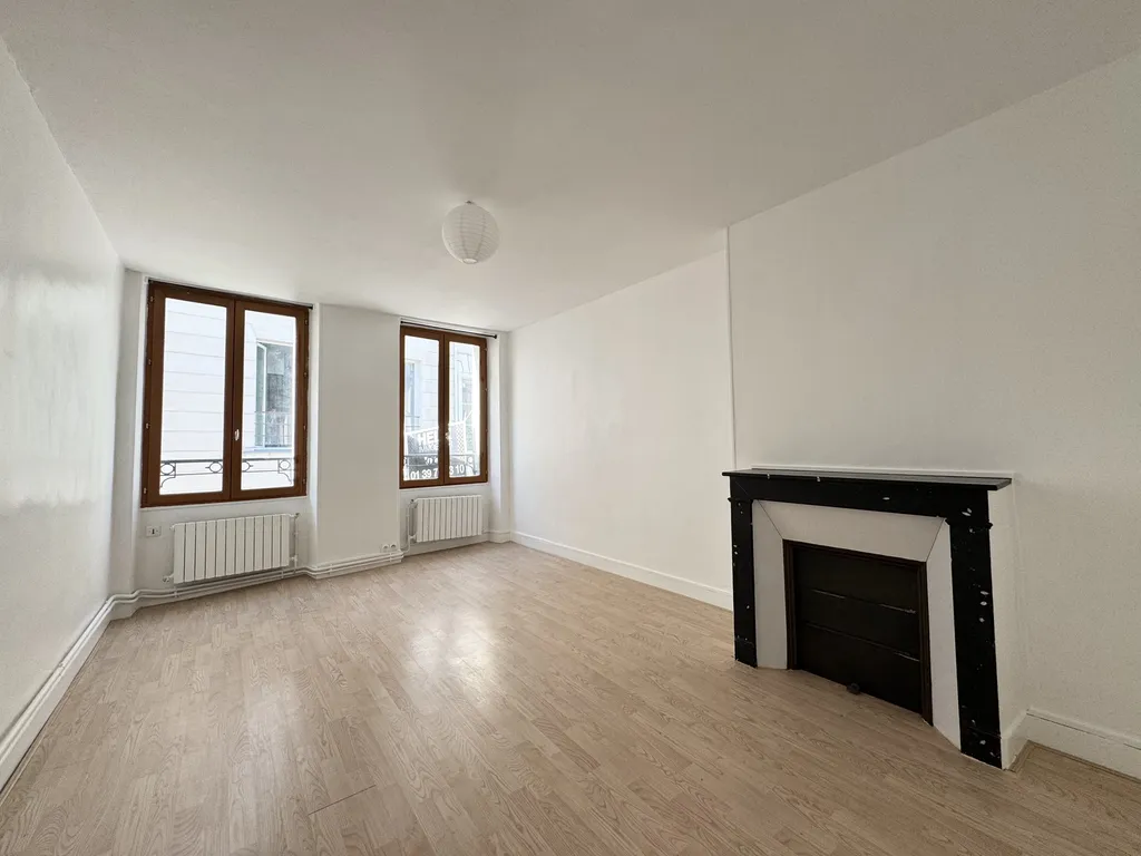 A vendre en exclusivité dans le centre de Saint-Germain-En-Laye un studio à 1 minute à pied du RER A