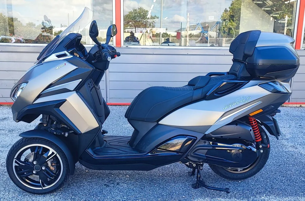 SCOOTER OCCASION PEUGEOT METROPOLIS SW du 04/2023 avec 15000 km.