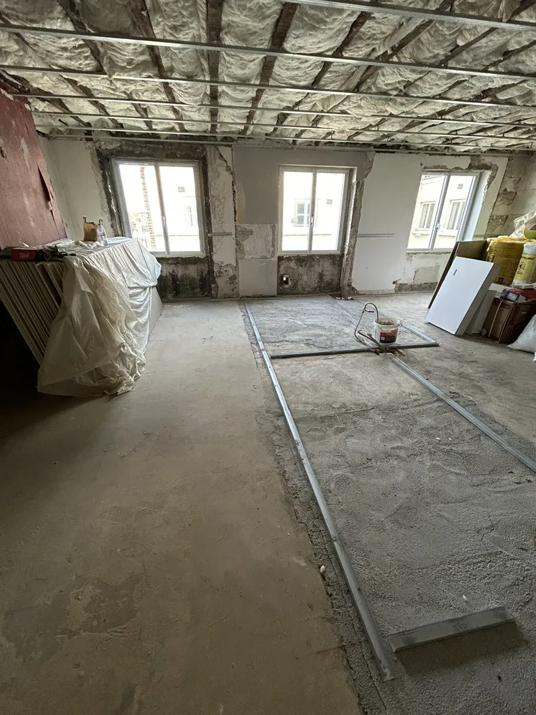 Deuxième couche de laine de verre entre chevrons permettant d’atteindre une résistance thermique R=8 pour une isolation performante à Lyon (Rhône 69)