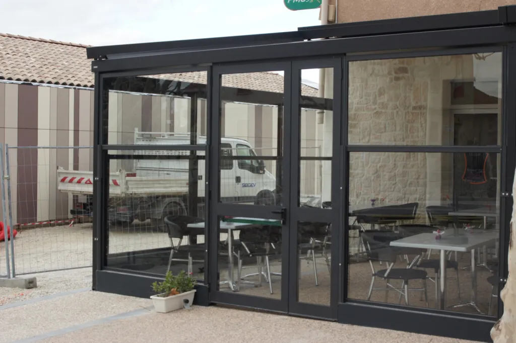 paravents rétractables pour restaurant