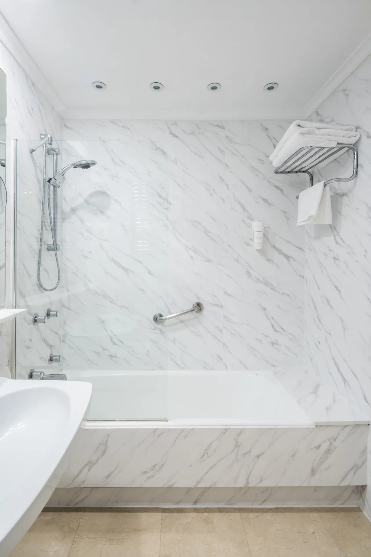 Après les travaux de relooking de la salle de bain en NE31