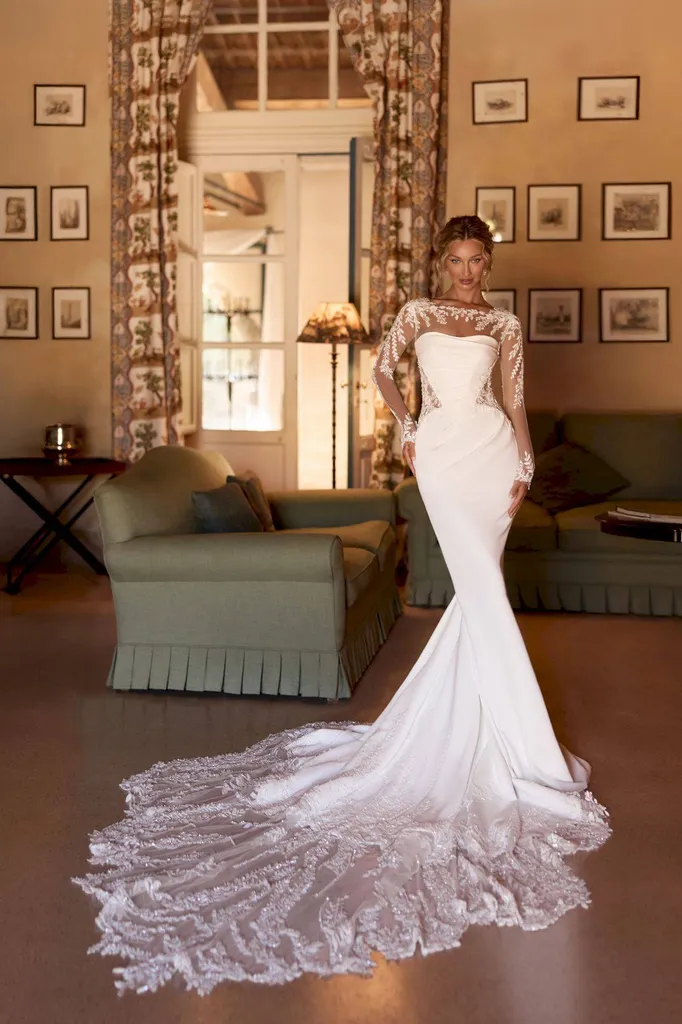 Robe de mariée sirène en crêpe lisse à Marseille centre-ville