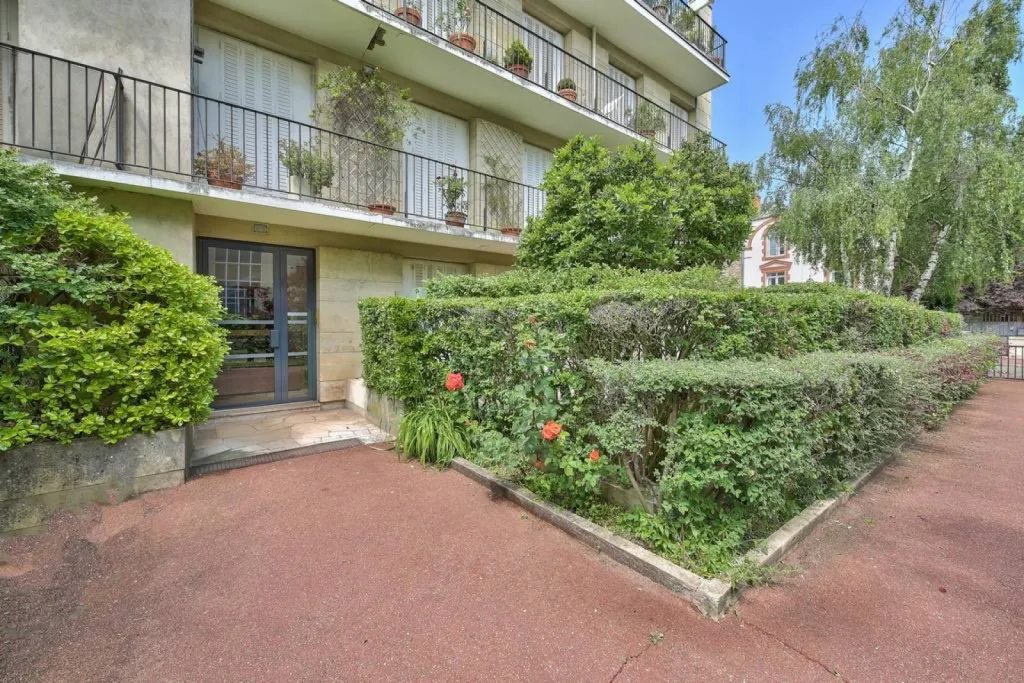 Excellente agence! Nous venons de vendre notre appartement dans de très bonnes conditions grâce au professionnalisme