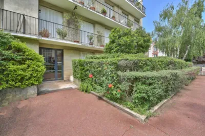 Excellente agence! Nous venons de vendre notre appartement dans de très bonnes conditions grâce au professionnalisme