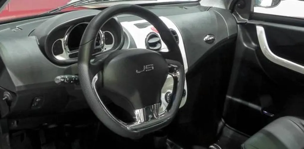 Voiture sans permis Ligier JS 50 pres de Toulon dans le Var 83